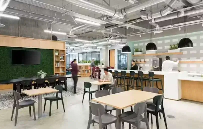 Spaces coworking vibrant environment with diverse workspaces and global club access.